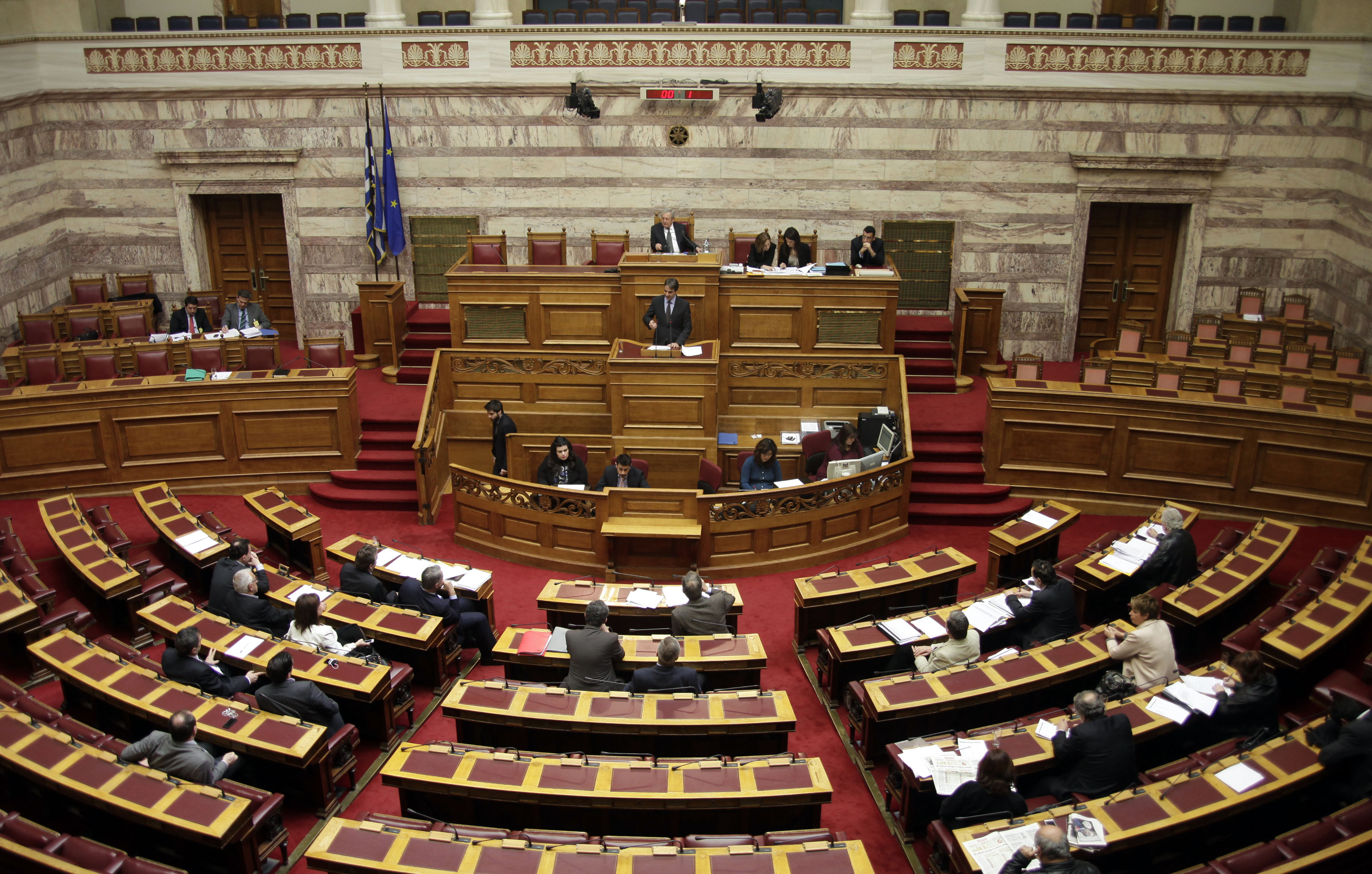 Κατατέθηκαν δύο τροπολογίες στο ν/σ για τον μεταναστευτικό κώδικα