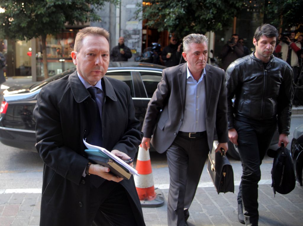 Βουλευτές ΠαΣοΚ με Στουρνάρα: Δεν κινδυνεύει η κυβέρνηση από το γάλα