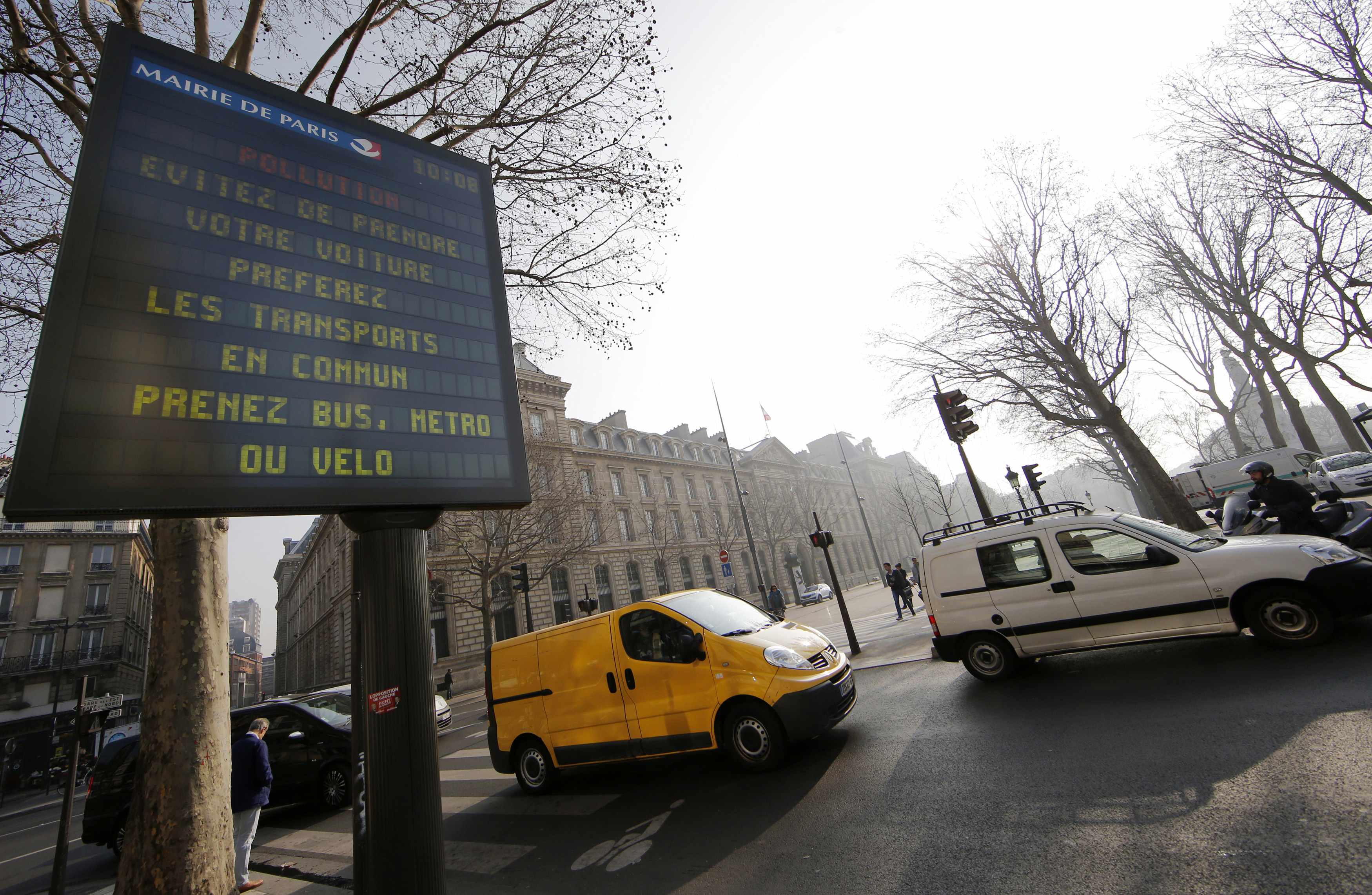 «Δακτύλιος» εξαιτίας της υψηλής ατμοσφαιρικής ρύπανσης στο Παρίσι