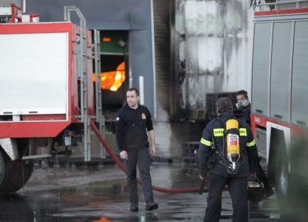 Πυρκαγιά σε πολυκατοικία στον Νέο Κόσμο