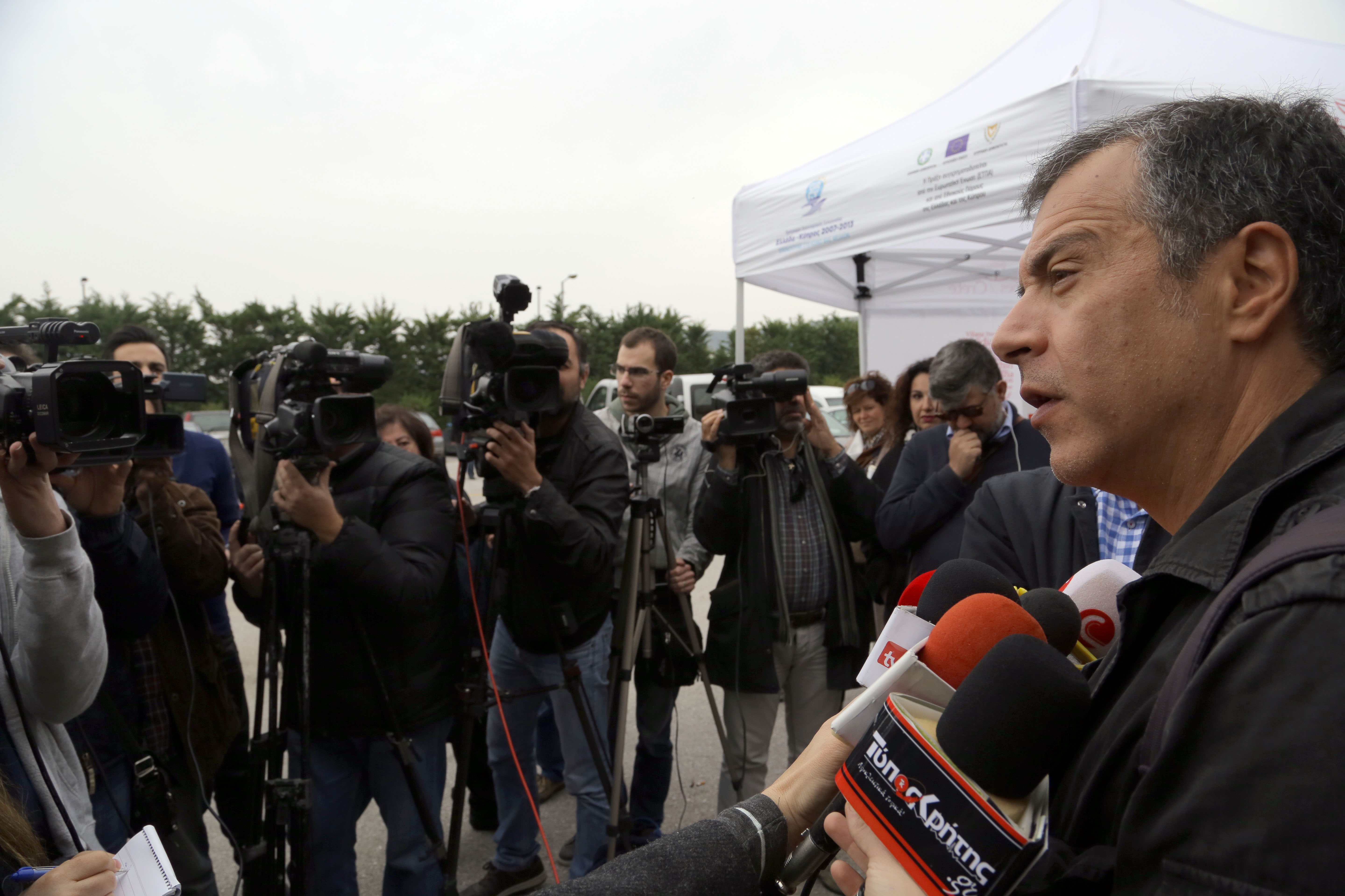 Θεοδωράκης:Στην άκρη οι μαθουσάλες της πολιτικής για να φανεί ο ήλιος