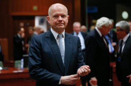 Η Βρετανία διακόπτει κάθε στρατιωτική συνεργασία με τη Ρωσία