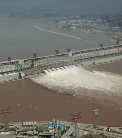 Ασύμφορα και επικίνδυνα τα γιγαντιαία φράγματα