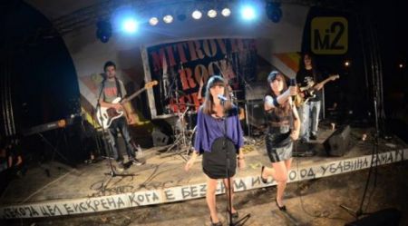 Το Ροκ Σχολείο ενώνει τη διαιρεμένη Μιτρόβιτσα