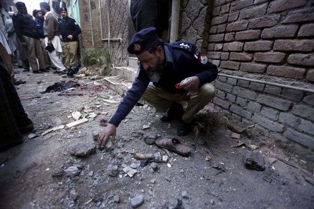 Πακιστάν: 10 νεκροί και 30 τραυματίες σε βομβιστική επίθεση | tovima.gr