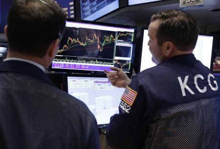 Deutsche Welle: Προβληματική η προστασία επενδυτών στην κρίση