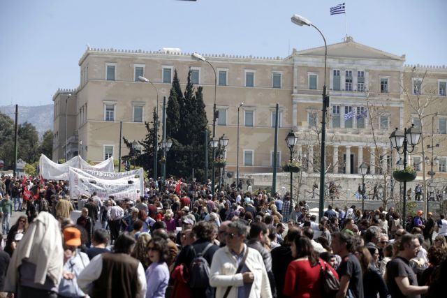 ADEDY’s 48-hour strike continues for second day | tovima.gr