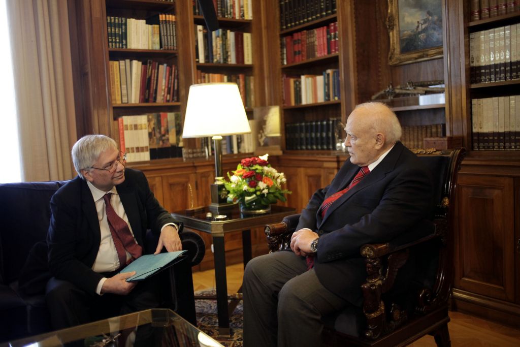 Συνάντηση Παπούλια-Σακελλαρίου για τις γερμανικές αποζημιώσεις