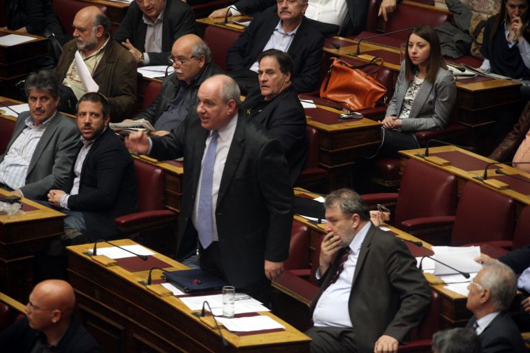 Υπερψηφίστηκε η τροπολογία για αναδρομικό έλεγχο πόθεν έσχες | tovima.gr