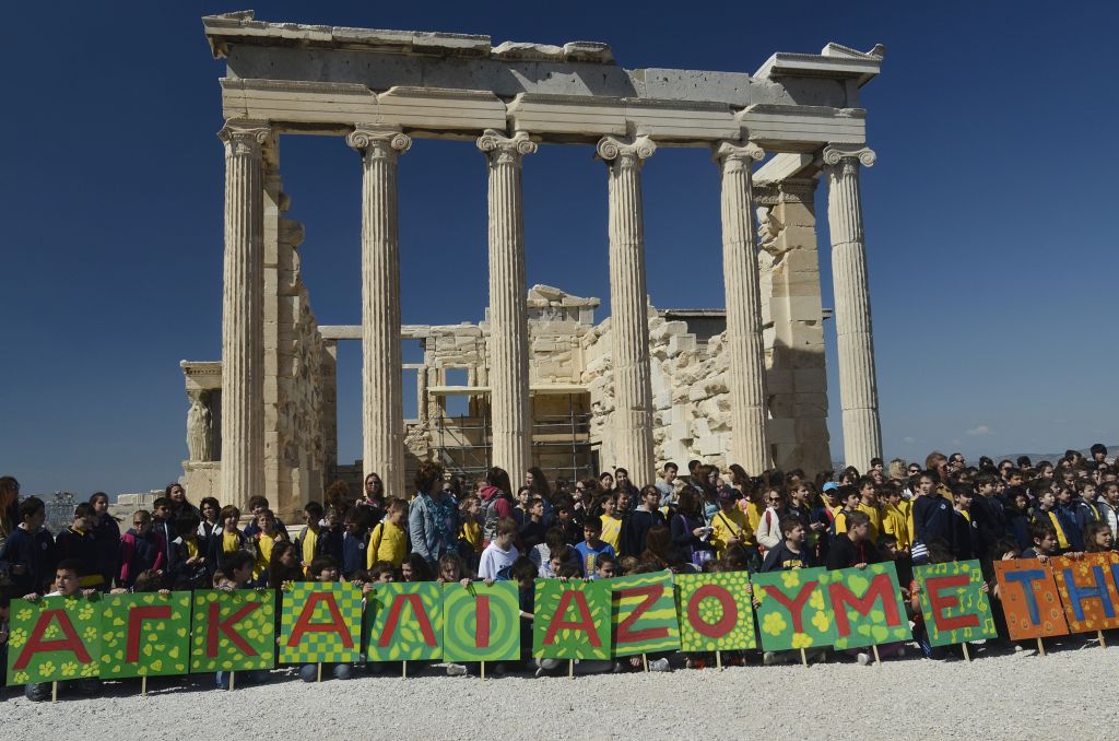 «Ανθρώπινη αλυσίδα» κατά του ρατσισμού στην Ακρόπολη