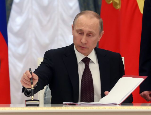 Πούτιν-Κριμαία: Υπέγραψε διάταγμα για αποκατάσταση μειονοτήτων