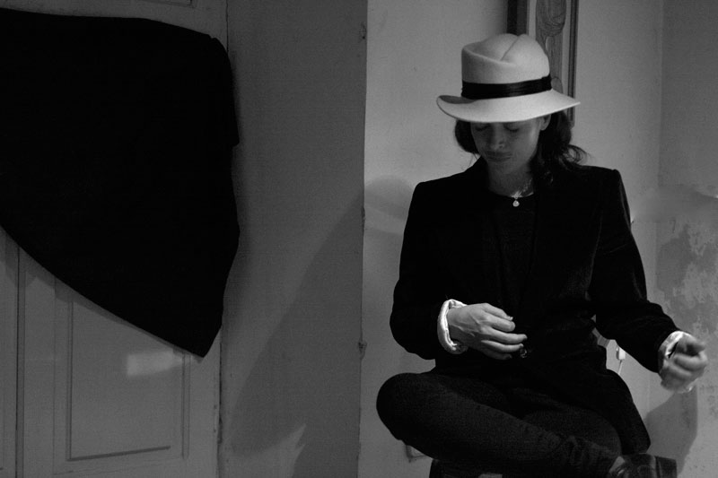 Κερδίστε 5 διπλές προσκλήσεις για την παράσταση «Η Ευαίσθητη Δημοκρατία»