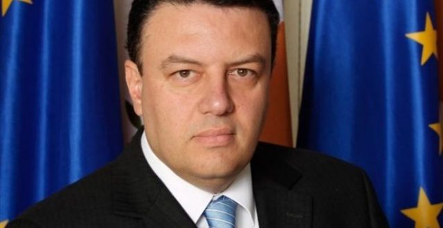 Πέθανε ο υπουργός Αμυνας της Κύπρου Τάσος Μητσόπουλος