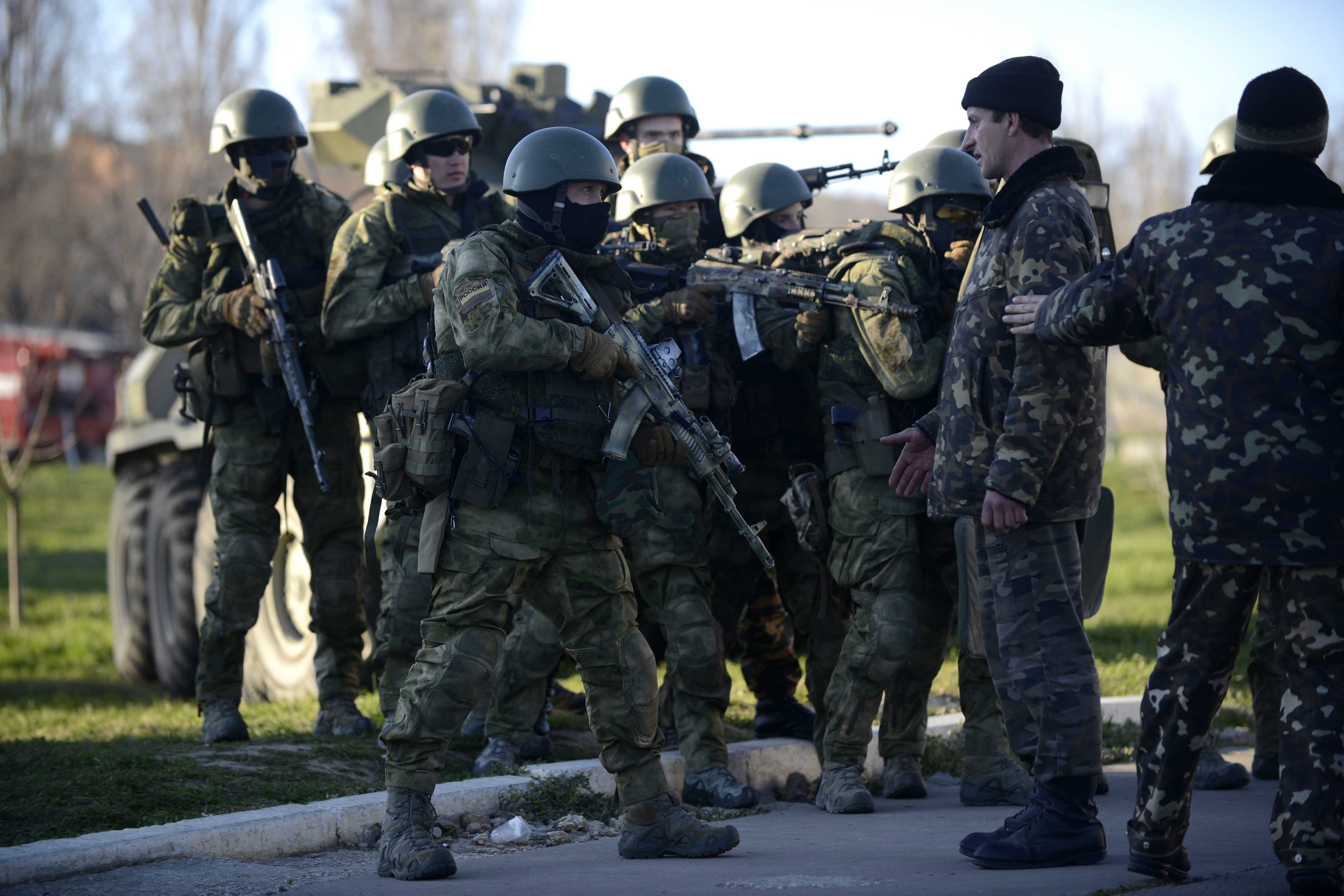 ΟΑΣΕ: Οι δύο αιχμάλωτοι στο Κίεβο παραδέχθηκαν ότι είναι Ρώσοι στρατιώτες