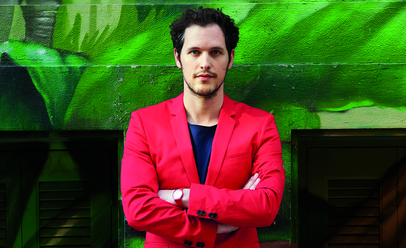 Ο León επιστρέφει με νέο όνομα και άλμπουμ