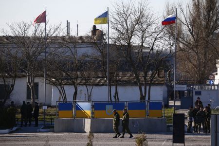 Αποσύρονται οι ουκρανικές δυνάμεις από την Κριμαία