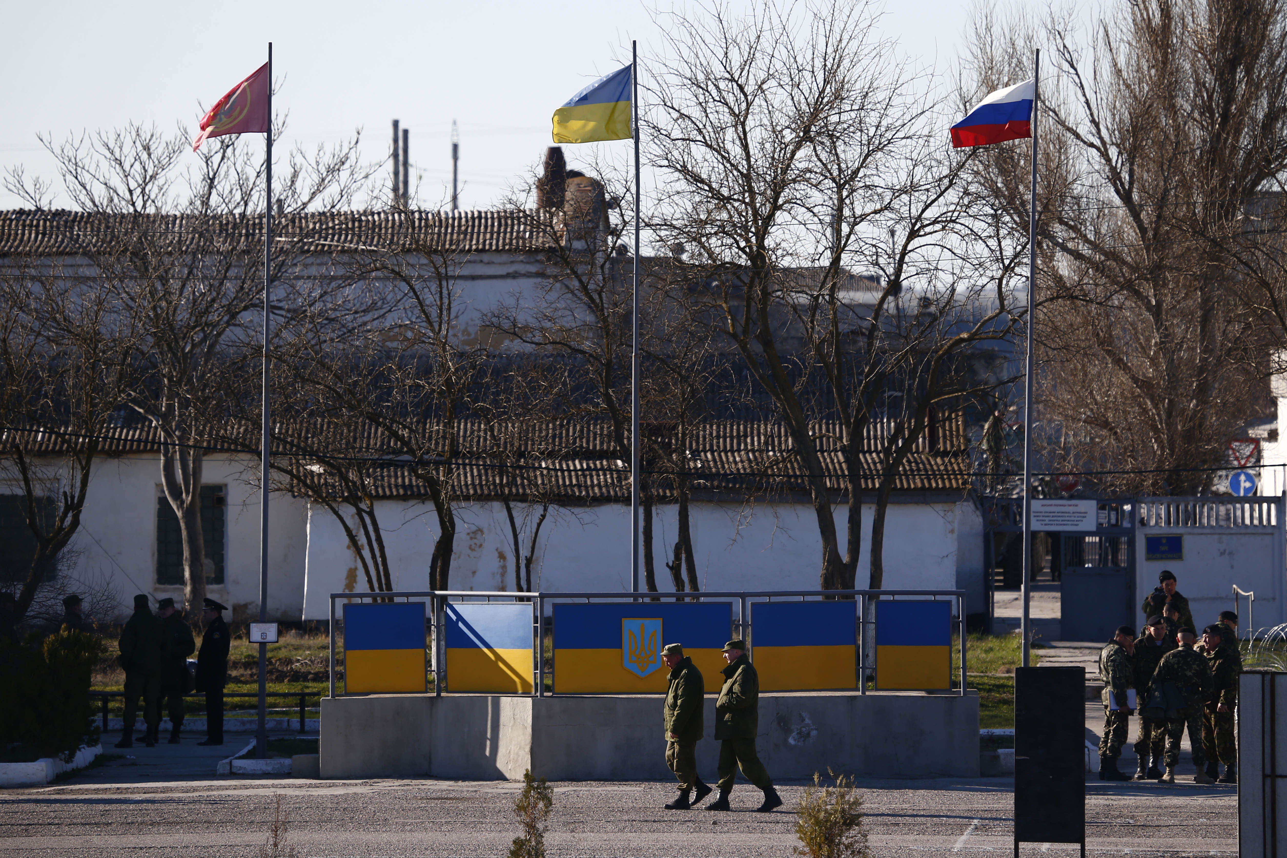 Αποσύρονται οι ουκρανικές δυνάμεις από την Κριμαία