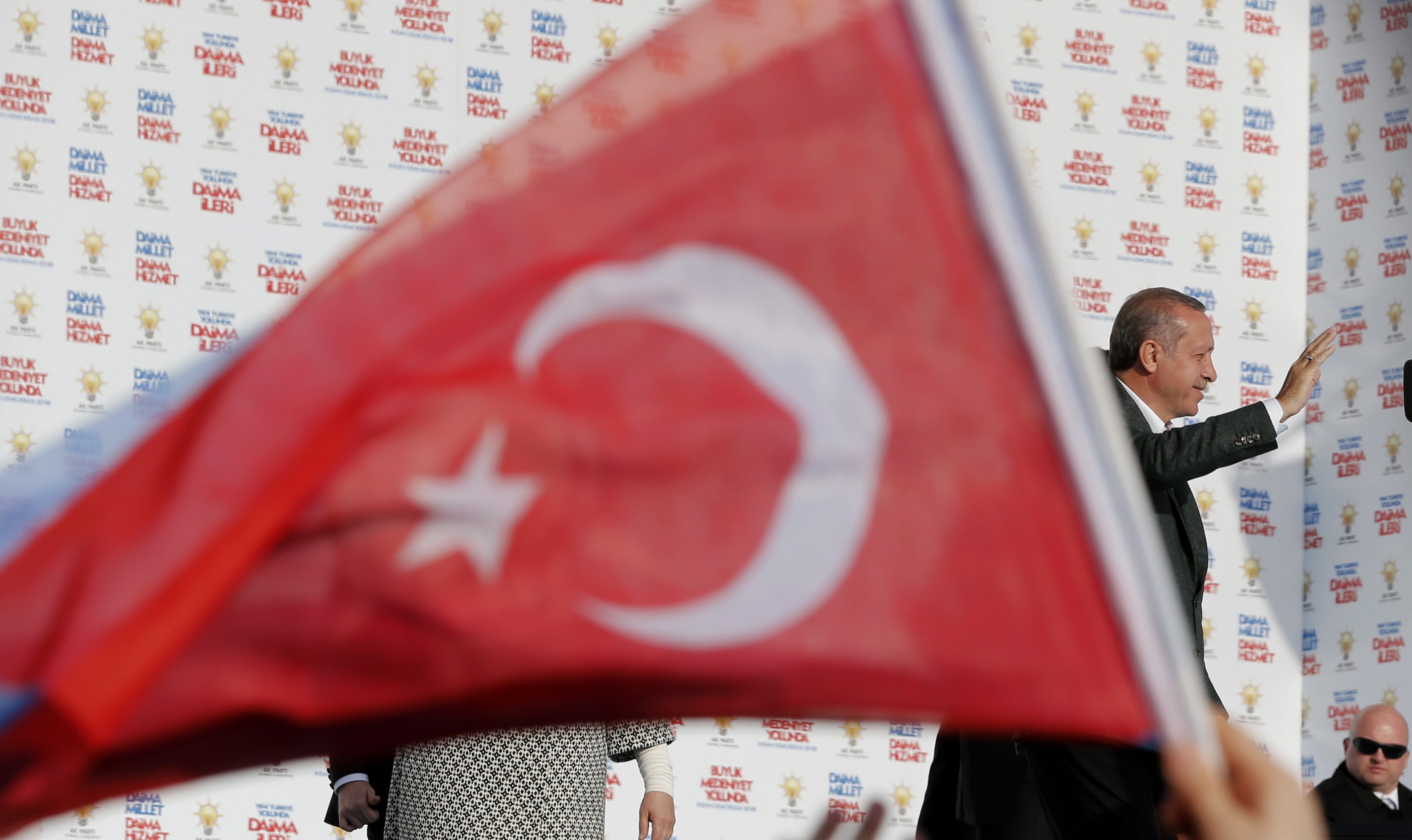 Μπλόκο και στο YouTube βάζει η Τουρκία