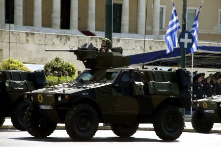 ΥΠΟΙΚ: Δεν υφίσταται θέμα μείωσης των μισθών των στρατιωτικών