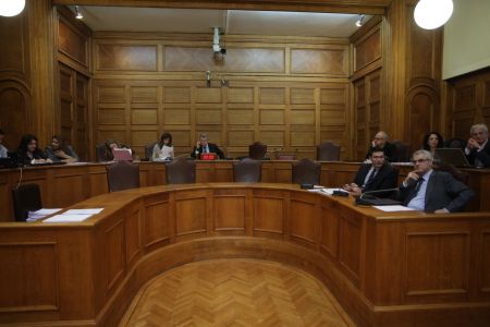 Βουλή: Ουζουνίδης: «Ξεφτίλες» – Βλάχος: «Να το πείτε στο κόμμα σας»