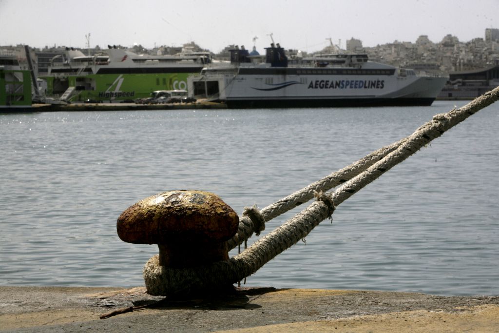 Πλοίο με 2.000 τόνους λίπασμα προσάραξε στα Νέα Μουδανιά