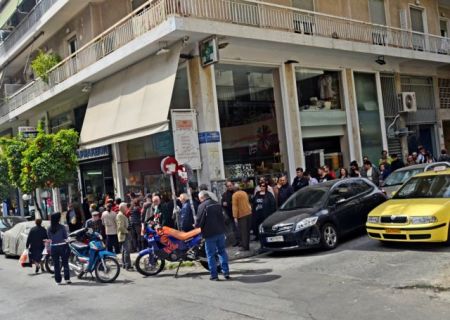 Λίγα φαρμακεία ανοιχτά, μεγάλες ουρές