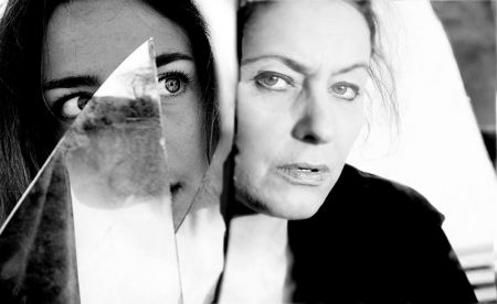 Κερδίστε 5 διπλές προσκλήσεις για την παράσταση «Αρκετά πια με την Αντέλα»