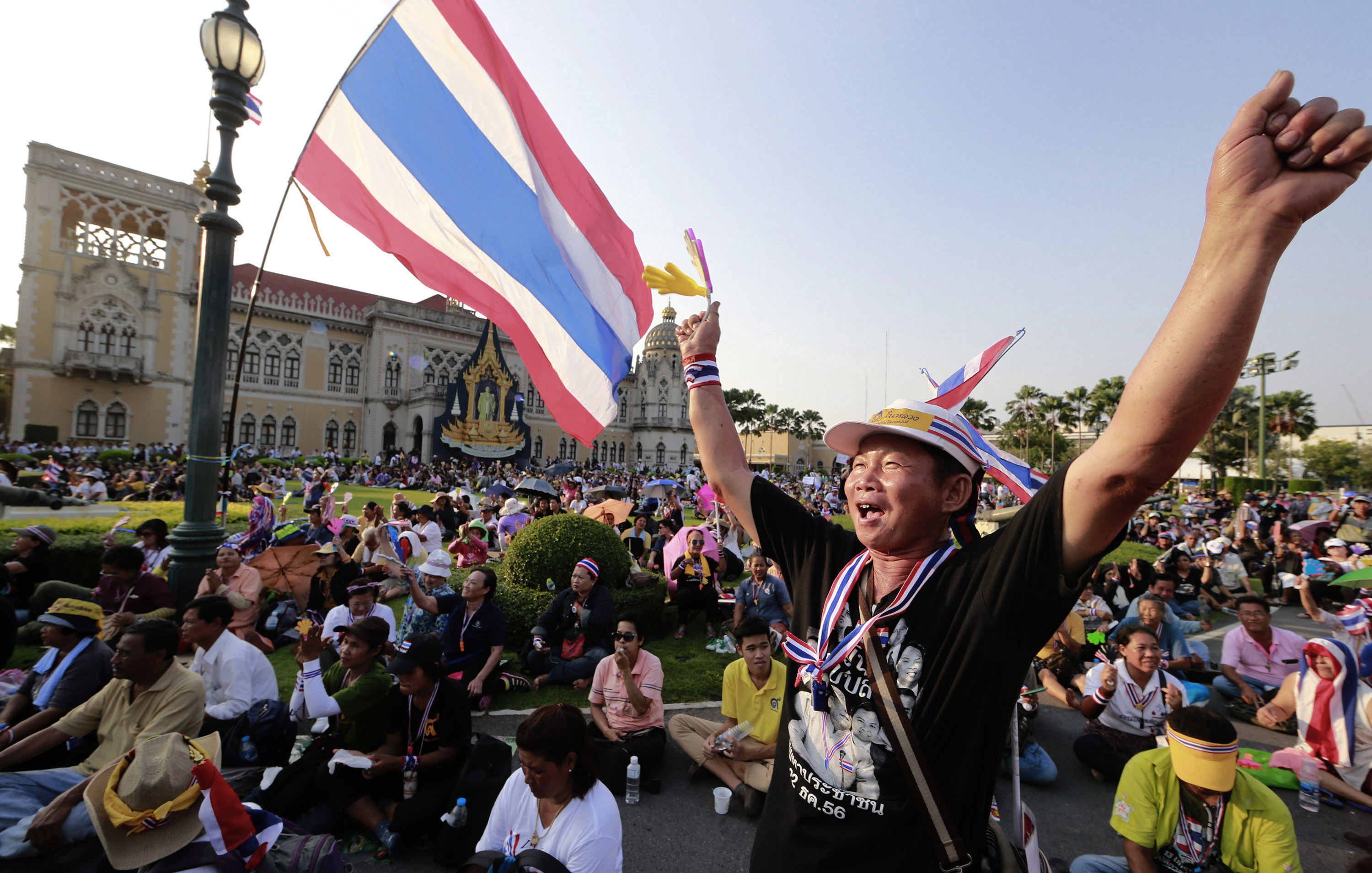 Ενας νεκρός σε νέες αντικυβερνητικές διαδηλώσεις στην Ταϊλάνδη