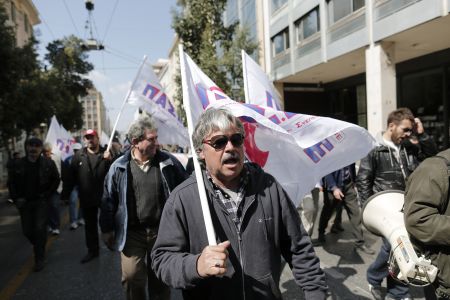 Νέα πρόταση για κλιμακωτές εκπτώσεις στις εισφορές αυτοαπασχολούμενων