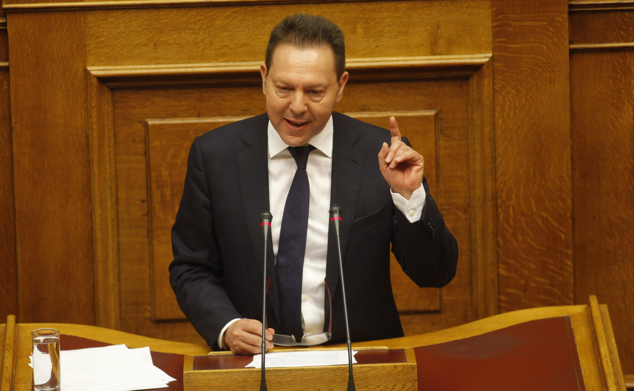 Επίθεση Στουρνάρα κατά ΣΥΡΙΖΑ για το ευρώ: «είστε τριχοτομημένοι»