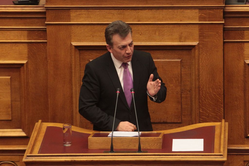 Βουλή: Στοιχεία Βρούτση για τις πολλαπλές συντάξεις