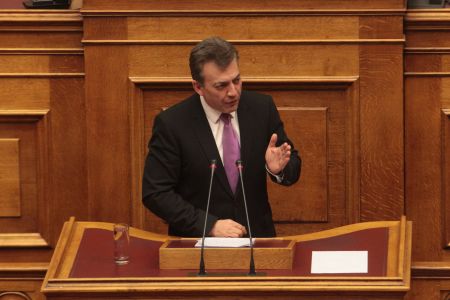 Βουλή: Στοιχεία Βρούτση για τις πολλαπλές συντάξεις