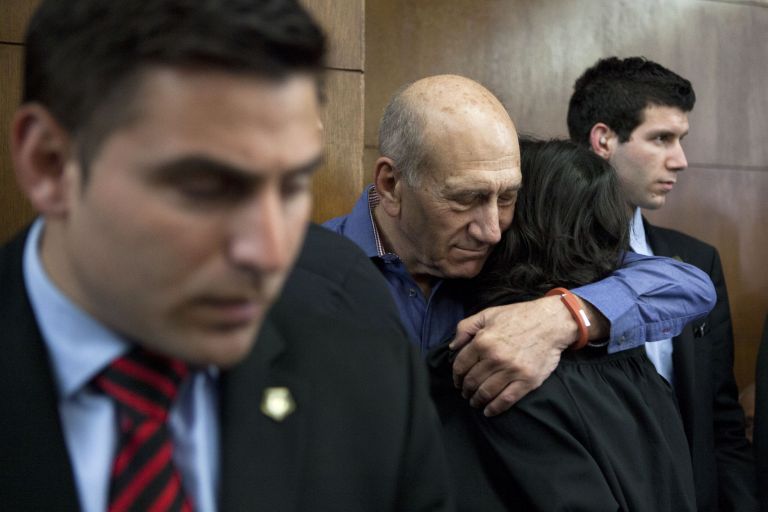 Καταδικάστηκε για διαφθορά ο πρώην πρωθυπουργός του Ισραήλ | tovima.gr