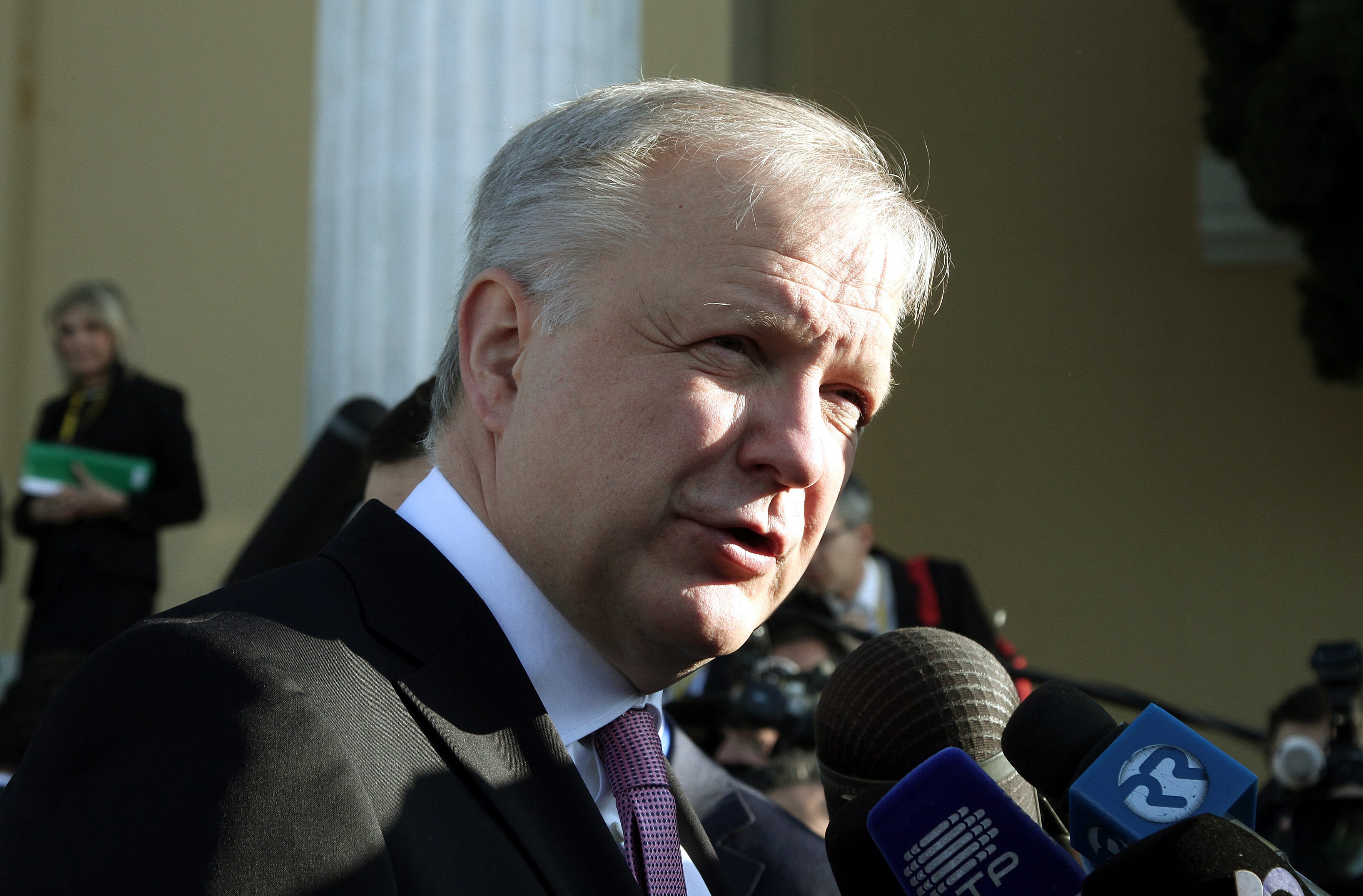 Ρεν: Ισχύουν οι δεσμεύσεις του Eurogroup για το ελληνικό χρέος