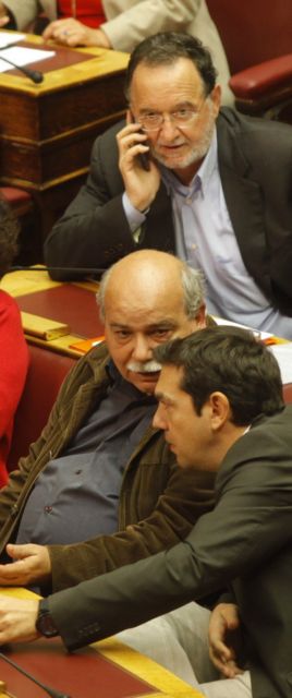 Πυροβολεί αφοπλισμένος ο ΣΥΡΙΖΑ