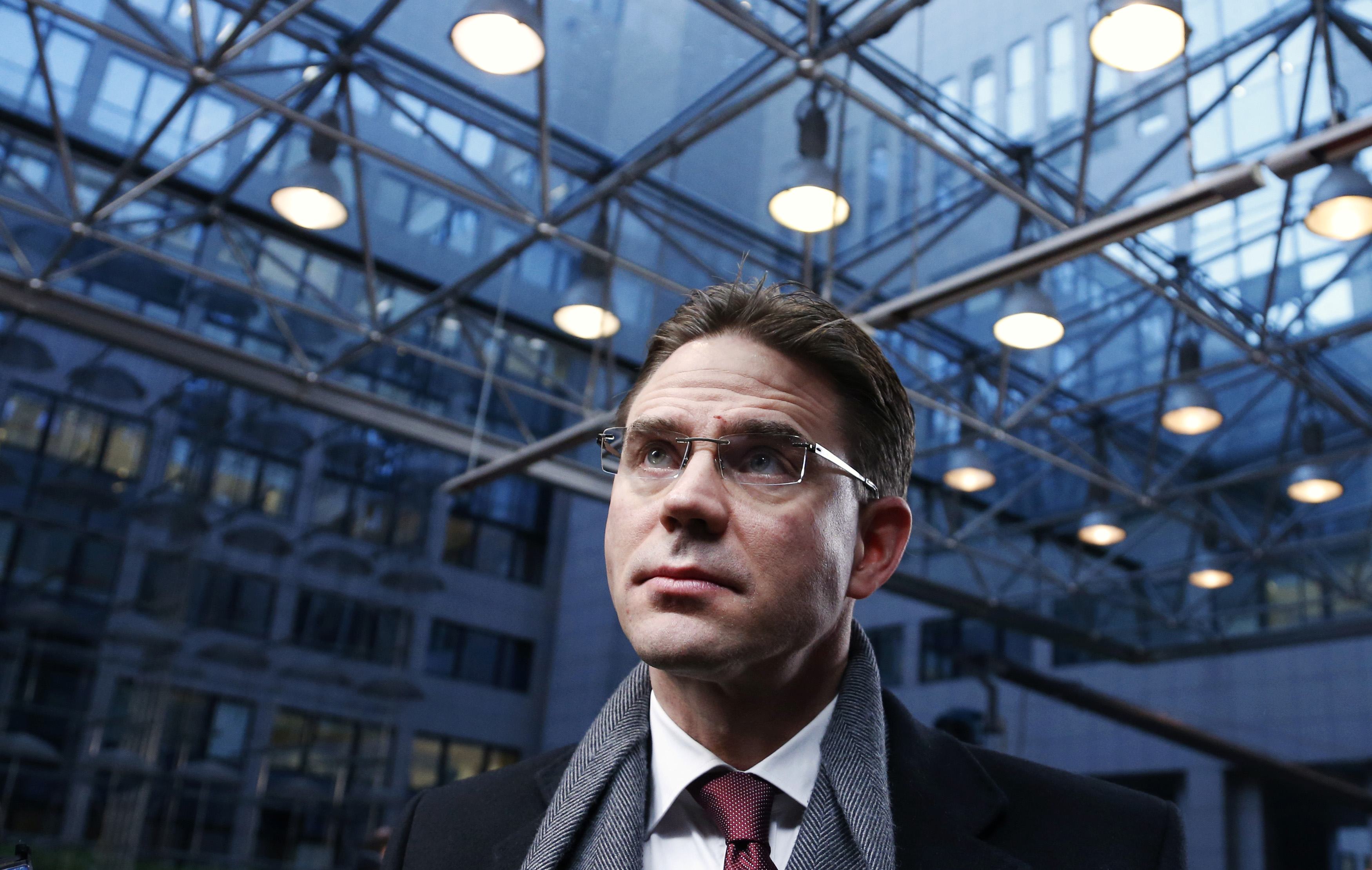 Ο Γιούρκι Κατάινεν θα αντικαταστήσει τον Ολι Ρεν στην Κομισιόν