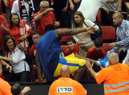 Τελ Αβίβ: Επίθεση Σχορτσιανίτη σε φιλάθλους