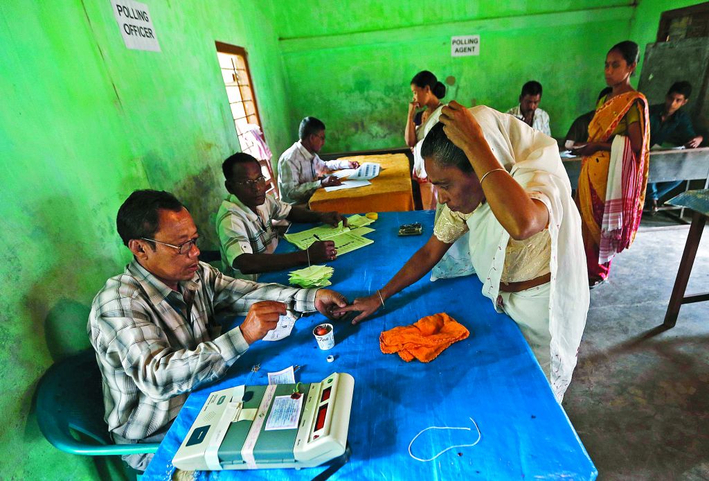 Ινδία: Στροφή δεξιά εν μέσω κρίσης- επιβραδύνεται η ανάπτυξη