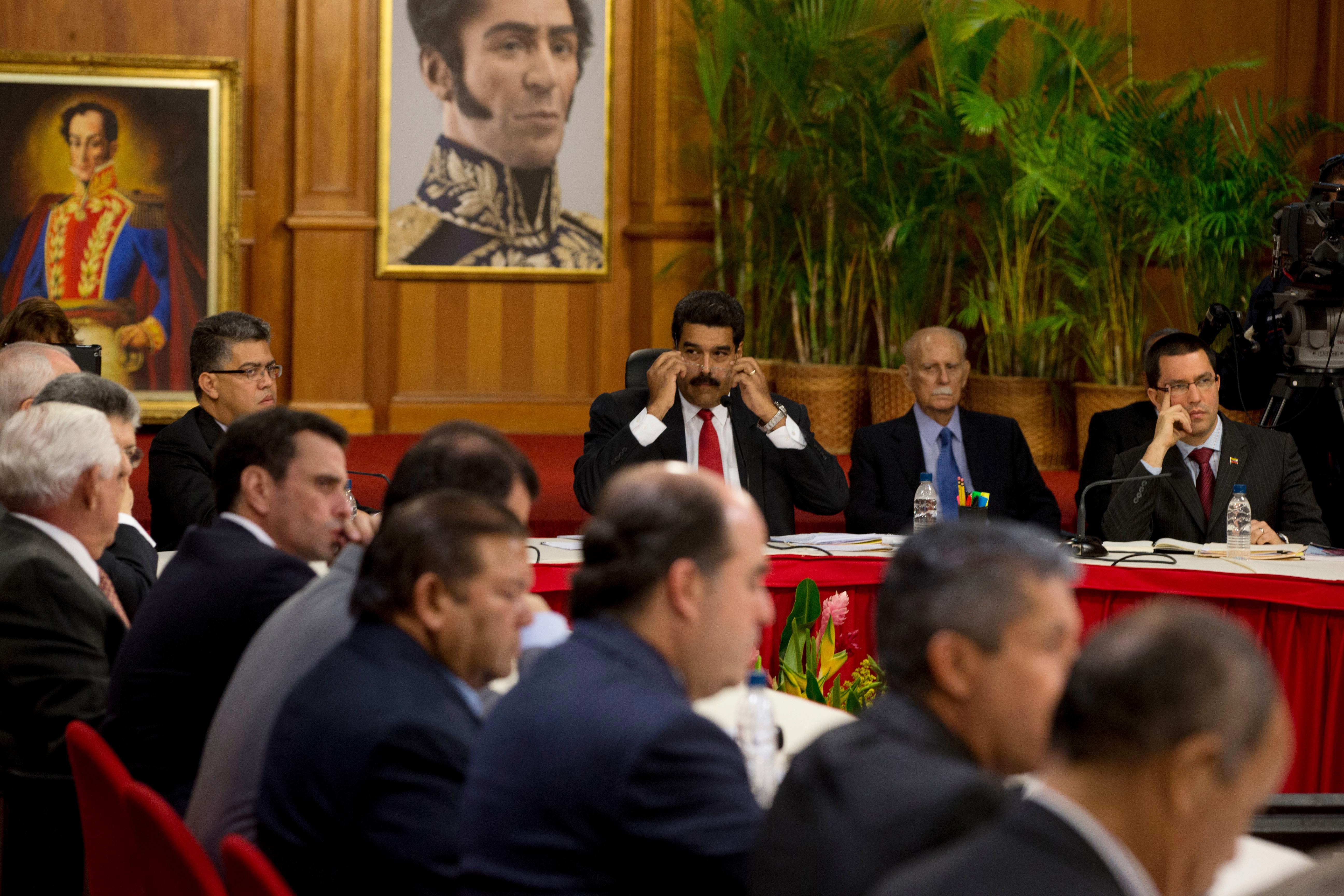 Μαραθώνια συνάντηση Μαδούρο-αντιπολίτευσης στη Βενεζουέλα