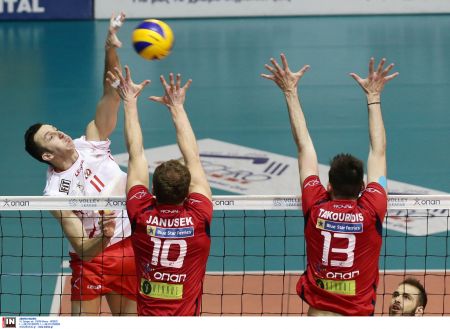 Βόλεϊ – Α1: Ισοφάρισε 2-2  τις νίκες ο Φοίνικας με  3-2 σετ επί του Ολυμπιακού