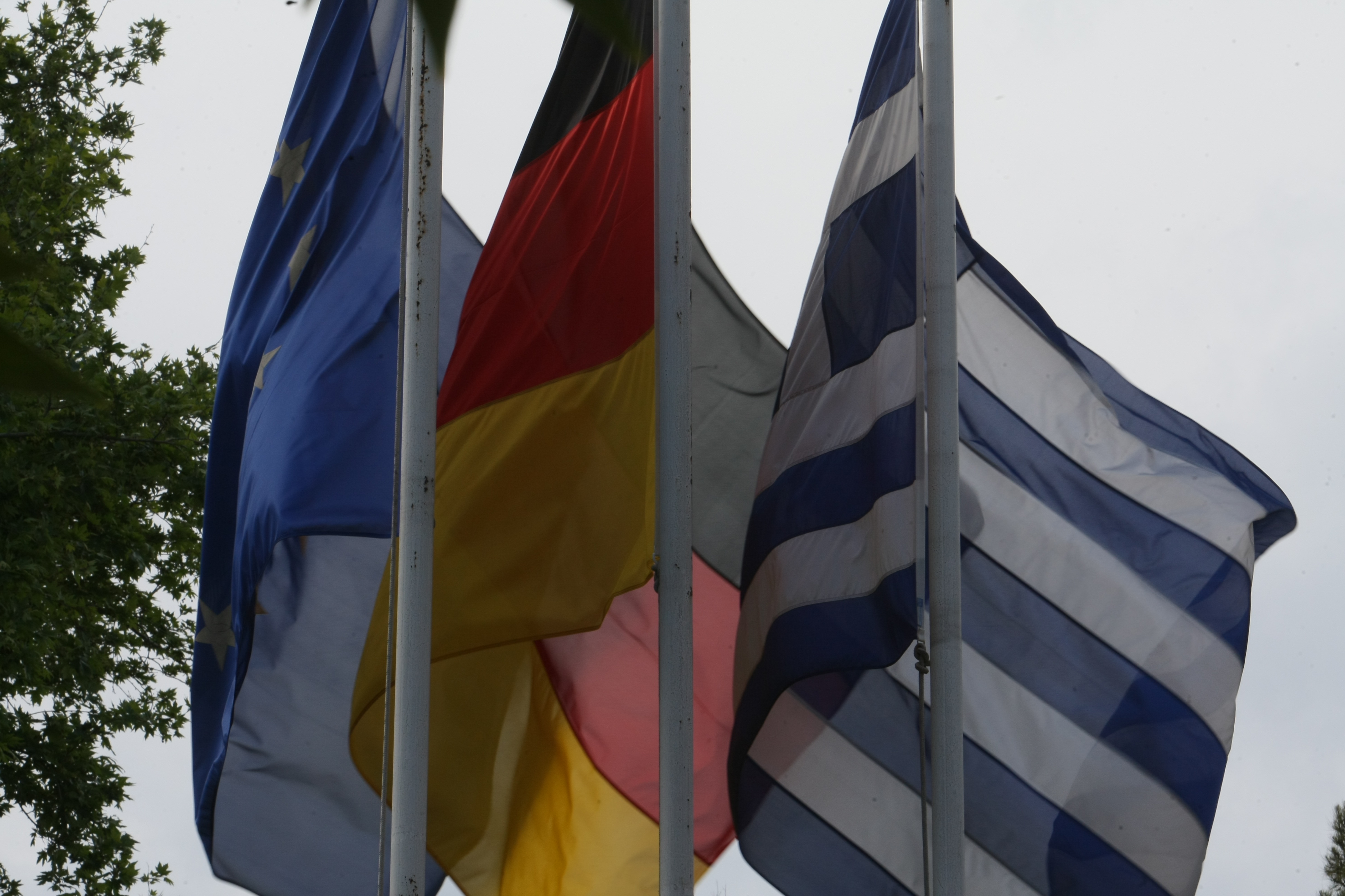 Deutsche Welle: Να μην χαλαρώσει η πολιτική των δανειστών στην Ελλάδα