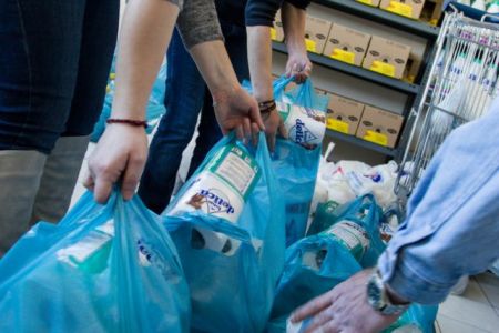 Τρόφιμα σε 3.850 οικογένειες από τον Κόμβο Αλληλεγγύης Δήμου Αθηναίων