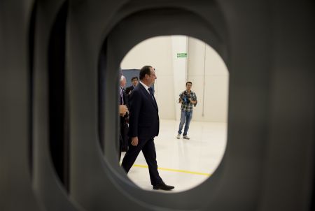 Ολάντ: Στη σκιά των Σαρκοζί, Λεπέν στις δημοσκοπήσεις