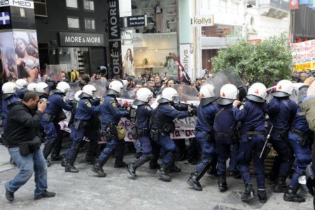 Employees protest against Sunday working hours, clash with police