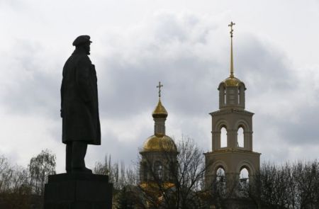 Ο Τζέιμς Μικ στον «Guardian»: Ούτε με το Κρεμλίνο, ούτε με τους φασίστες