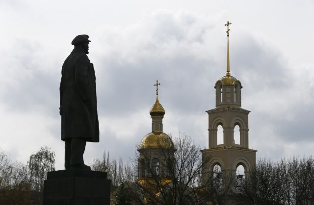 Ο Τζέιμς Μικ στον «Guardian»: Ούτε με το Κρεμλίνο, ούτε με τους φασίστες