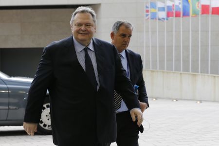 Βενιζέλος: Επιφυλάξεις για τον τρόπο καταστροφής των χημικών της Συρίας