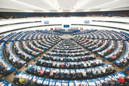 Καχύποπτοι Ευρωπαίοι στον δρόμο για τις κάλπες