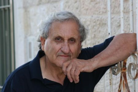 Αβραάμ Β. Γεοσούα: Καταλαβαίνεις έναν άνθρωπο από το ρούχο