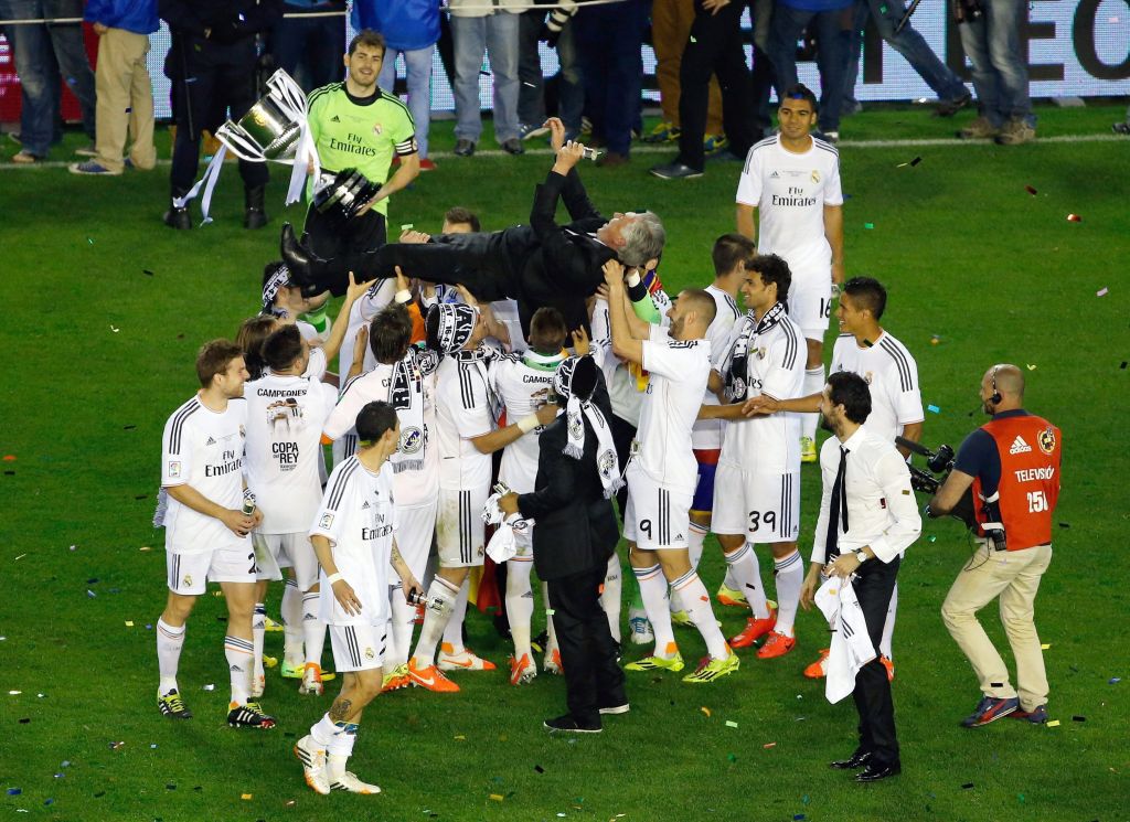 Στα γήπεδα και στην TV